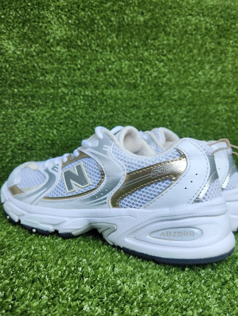 New Balance 530 Big Boys Running White Metallic Gold Comfy Youth Size 5 Sneakers